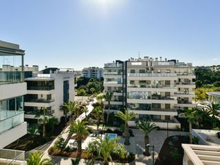 Àtic a Villamartín-Las Filipinas. Magnífico ático construido en 2021, situado en green hills, un e