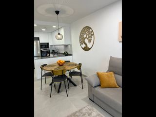 Apartament a Torreblanca. Este apartamento nuevo en torrelamata, torrevieja, con vistas pa