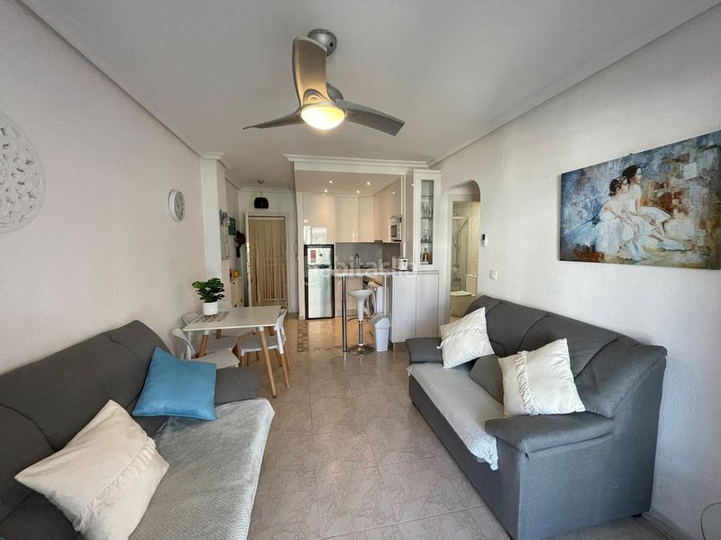 Foto f8d524a6-88ca-4c03-9298-ec2a1fd1a7eb. Apartament amb calefacció piscina a Los Europeos Torrevieja
