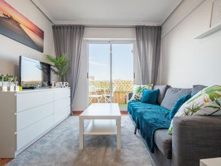 Attico in Avenida Habaneras - Curva de Palangre. Este ático de dos habitaciones con orientación sur y vistas pano