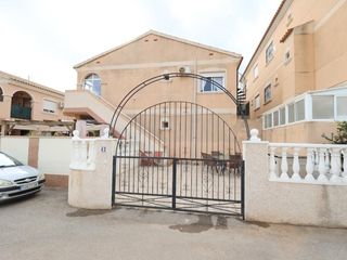 Casa a La Regia. Bungalow en la zenia, residencial sal y mar v, con solárium priv