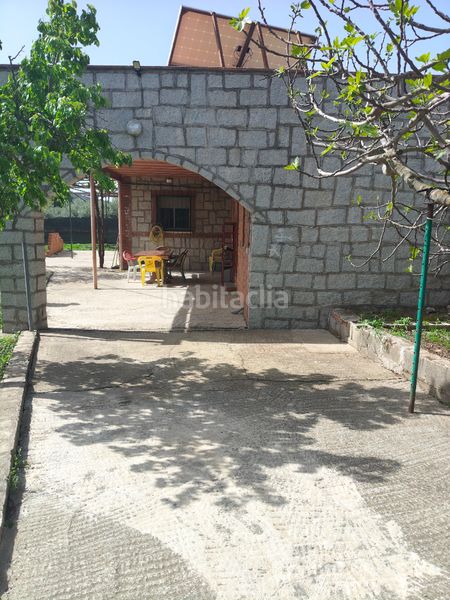 Foto d359d594-f40d-4903-b150-fb01fb46d28f. Casa amb xemeneia aparcament a Cenicientos
