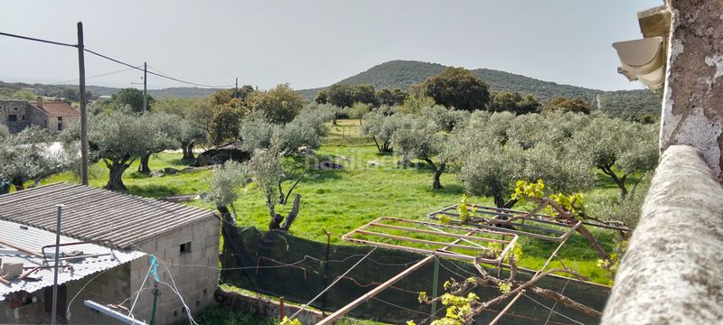 Foto f0dd9944-9b74-4ff4-8988-7e215be0a459. Casa amb xemeneia aparcament a Cenicientos
