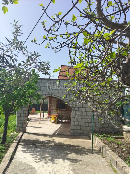Foto f8e168b8-93bb-466d-a362-df54240e4839. Casa amb xemeneia aparcament a Cenicientos