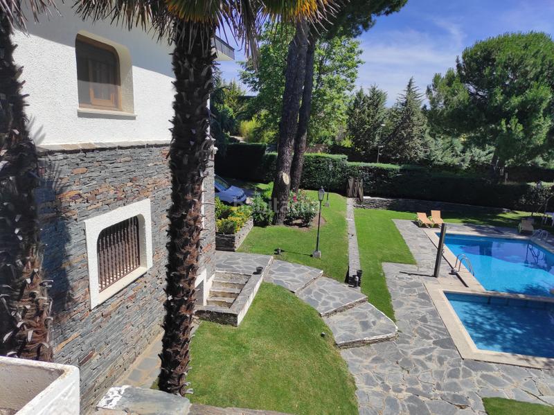 Foto eac6df36-a121-4c84-b2fd-ebb8c41b0d48. Chalet con camino riscaldamento parcheggio piscina in Torrelodones