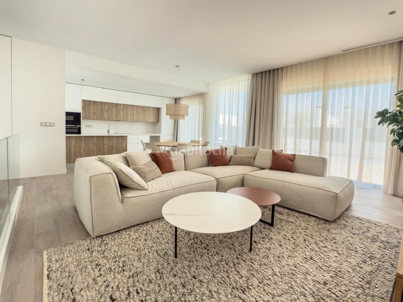 Foto 11c520c1-d3e4-4b75-8a7c-8f98e2b99820. Rent chalet with heating parking pool in balcón de Finestrat-terra marina Finestrat