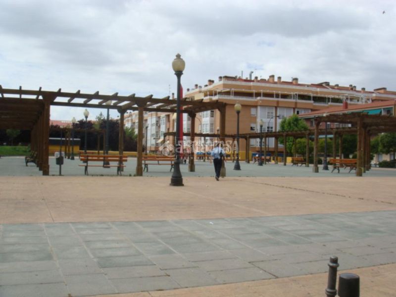 Foto 44ef9fa6-c100-4d5e-891a-004e55d64e60. Pis a Universidad Getafe