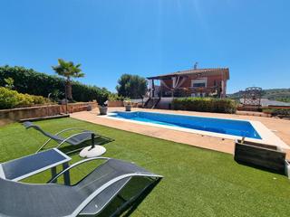 Xalet  Calle rosalia de castro. Chalet de lujo con piscina.