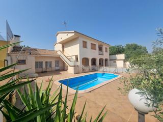 Xalet  Calle montsant. Exclusivo chalet en creixell mar, ideal para familias