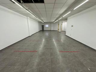 Local Comercial a Centre. Doble local comercial con entradas independientes en el vendrell
