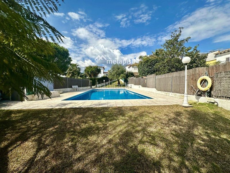 Foto 56fa68ce-59ed-4be2-bd97-18e9dbdf4f41. Xalet amb aparcament piscina a Els Masos - Els Garrofers Coma-ruga