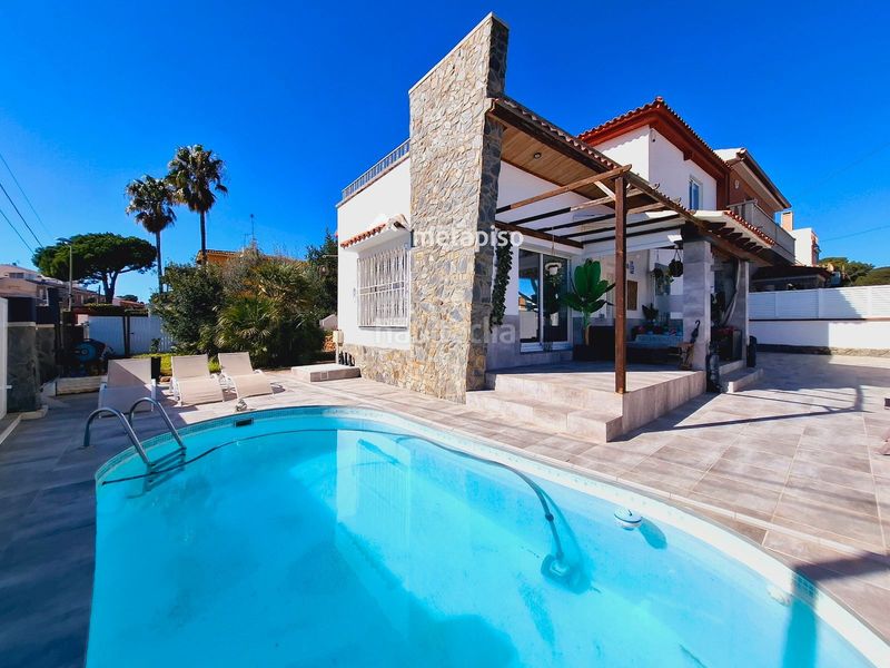 Foto a5b8eb7d-d013-4c9b-8c5f-2994d61be671. Haus mit heizung parking pool in Cunit residencial Cunit