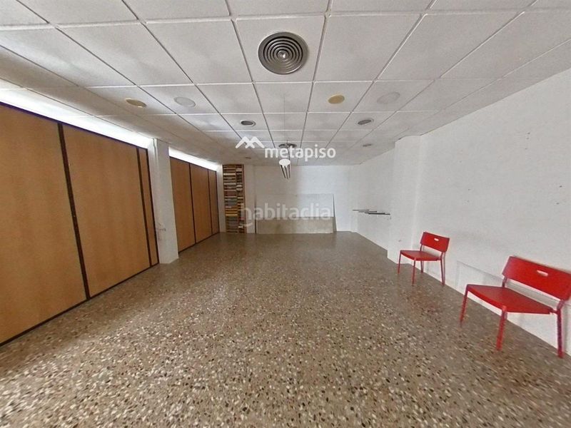Foto 48db6514-cd4c-4444-8deb-54289e2f5fc1. Local comercial  en venta en el tancat en Vendrell (El)