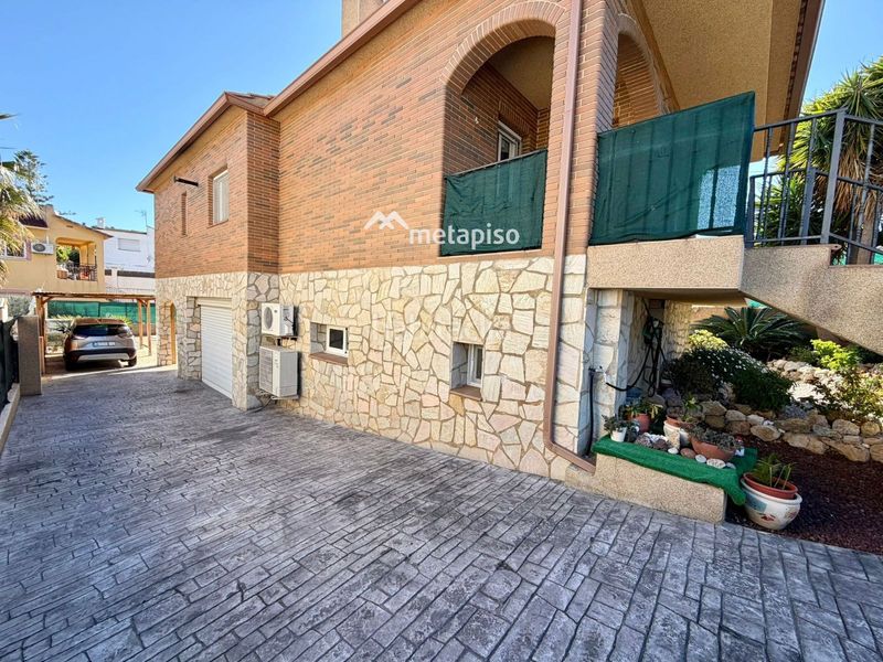 Foto ffaa4ed0-8a3a-44b1-9b16-5173829b384c. Xalet amb calefacció aparcament piscina a La Franquesa-Oasis Park Vendrell (El)