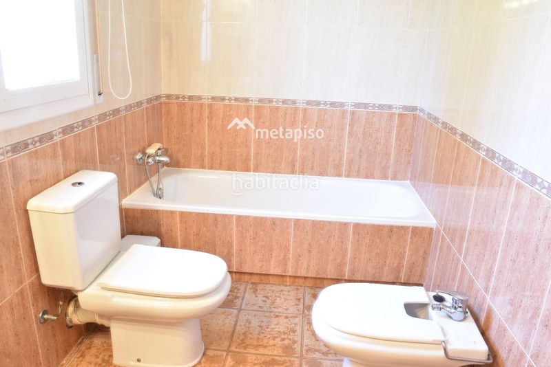 Foto 0a652553-46c0-4172-91b6-badd9d4cde45. Casa amb calefacció aparcament piscina a Bonavista Vendrell (El)