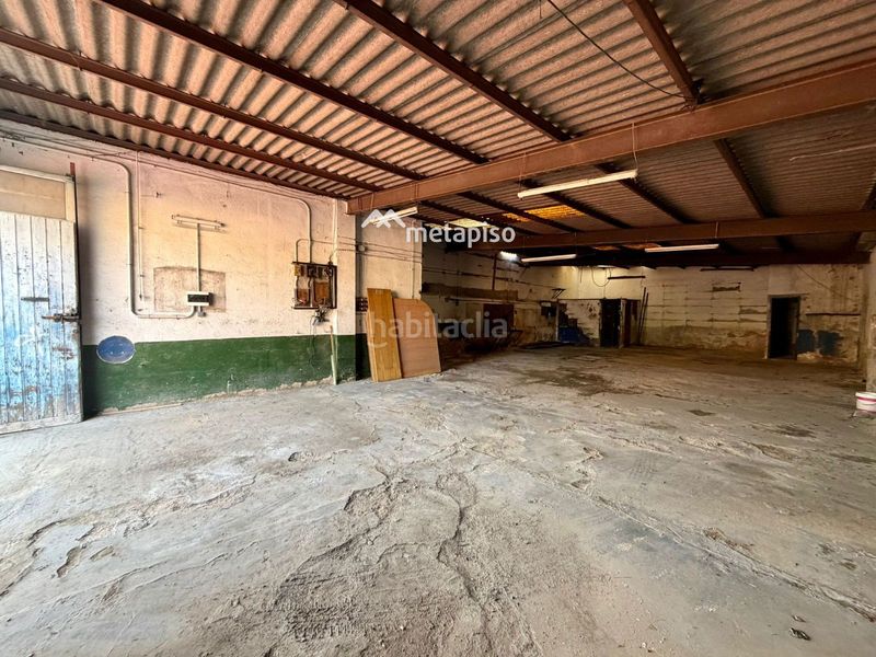 Foto 6b7fbe85-48ed-4fec-9925-3d2378e36829. Nau industrial a Centre Vendrell (El)