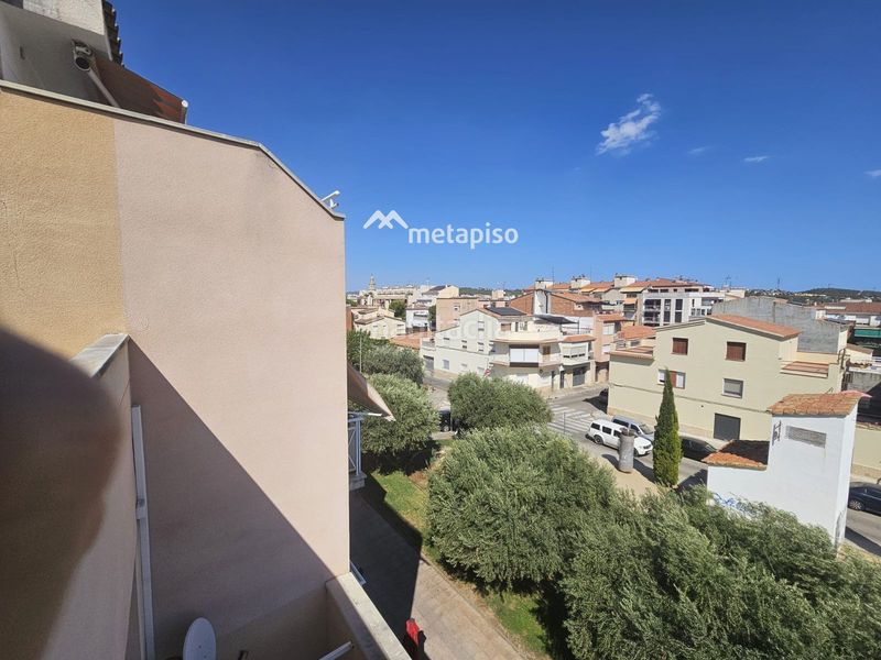 Foto a3b2f3e4-9012-4198-af64-f21bc0351317. Casa adossada amb calefacció a Centre Vendrell (El)