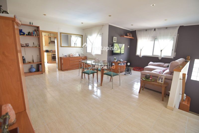 Foto e956ceb5-d5dc-4fc4-8507-aaeefa0061db. Casa adossada amb calefacció aparcament piscina a Roda de Barà