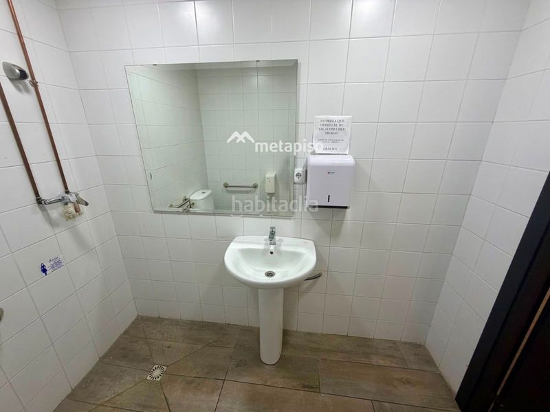 Foto 647de8e6-380a-4bf6-857a-1d378f5cc7fb. Local comercial a Centre Vendrell (El)