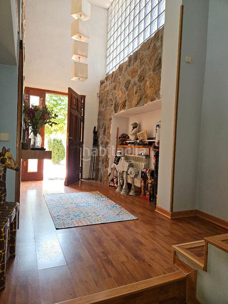 Foto f8fb264c-62c2-49b8-9d98-ae68a329e7c2. Chalet con camino riscaldamento parcheggio piscina in Alpedrete