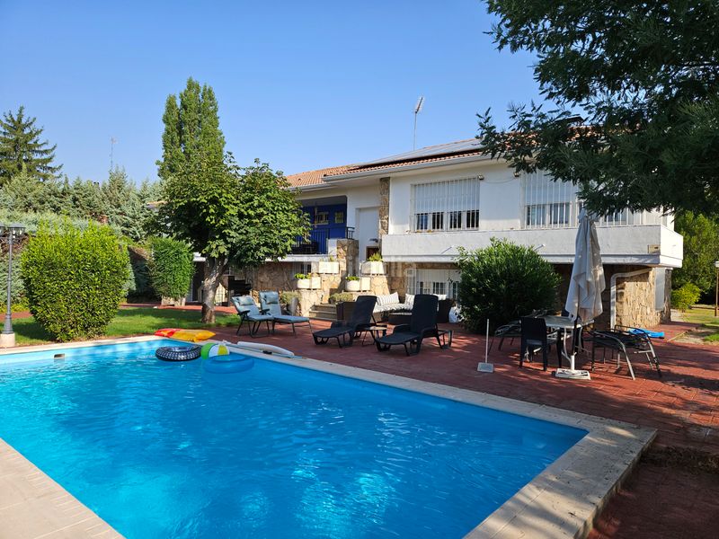 Foto 6d4236a4-9f7d-4aea-9ceb-128205d81021. Chalet with fireplace heating parking pool in Alpedrete