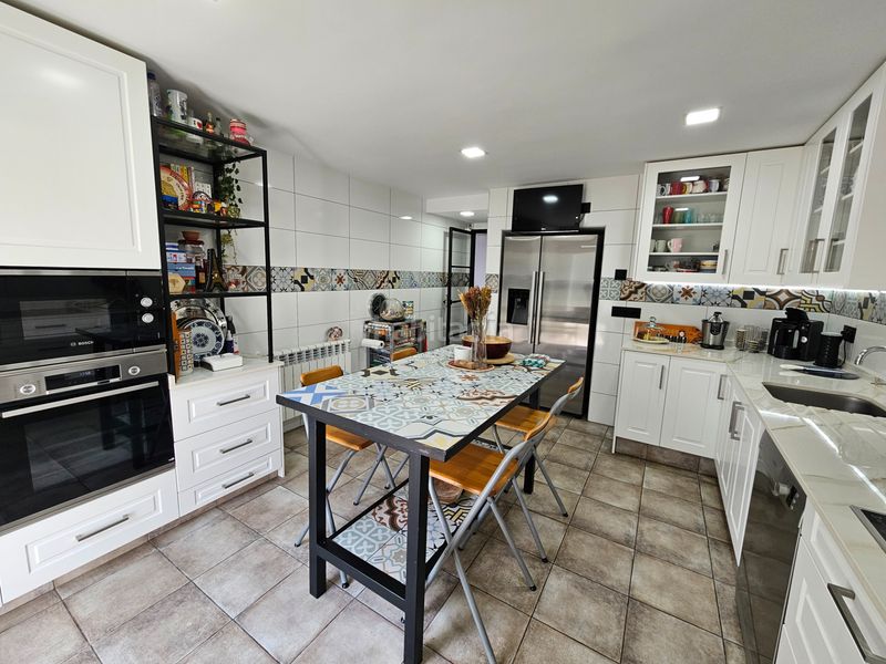 Foto e309f1b9-769c-461c-94e4-e3a80c4ad3da. Chalet with fireplace heating parking pool in Alpedrete