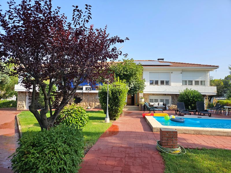 Foto e594d249-0b8f-4fb6-bf5b-dd4bf85fff97. Chalet with fireplace heating parking pool in Alpedrete