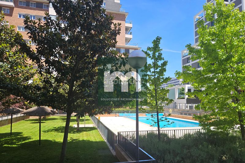 Foto e5a207a0-5257-440c-bd41-da0182055a5d. Pis amb calefacció aparcament piscina a Valdebebas - Valdefuentes Madrid