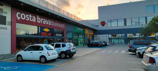 Terreny residencial a Carrer de cadaqués 6. Parcel·la comercial excepcional en venda a tocar del bulevard co