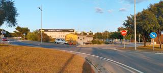 Solar industrial a Carrer de cadaqués 12. Oportunitat única: parcel·la comercial de primera línia a palafr