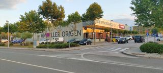 Industrial plot in Carrer de cadaqués 12. Oportunitat única: parcel·la comercial de primera línia a palafr