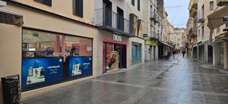 Maison jumelée à Carrer major 20. Oportunitat única a palamós: edifici unifamiliar i comercial al