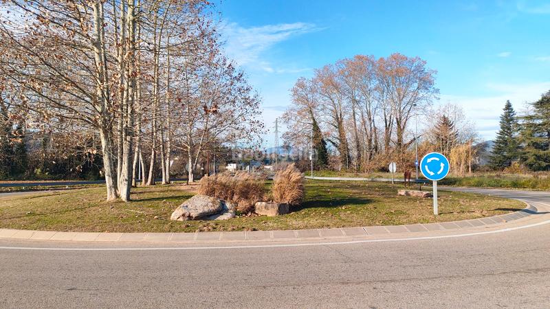 Foto 9fc6f5dc-b277-46d1-9d61-5fc9045fddb8. Affitto capannone industriale in Bescanó