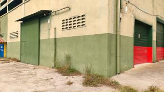 Fabrikhalle in Avinguda de frança 73. Gran nau industrial cantonera a sant julià: ubicació estratègica
