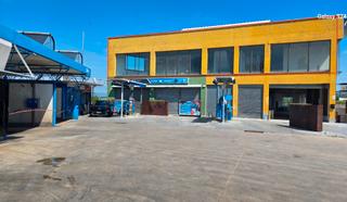 Lloguer Local Comercial a Carretera accés costa brava 192. Local ampli i polivalent de 510 m² amb gran façana d’aparador a