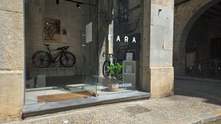 Lloguer Local Comercial a Carrer de la cort reial 13. Showroom / pop-up space al barri vell de girona, en ubicació icò