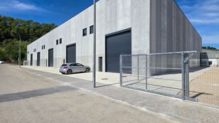 Rent Industrial building in Carrer del puig de sant grau 117. Nau industrial de 649 m² amb possibilitat de campa de 1.600 m² a