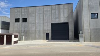 Rent Industrial building in Sarrià de Ter. Nau industrial de 845 m² amb accés per a camions a sarrià de ter