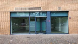 Lloguer Local Comercial a Passeig d'olot 45. Local comercial de 145 m² al passeig d’olot de girona, amb showr
