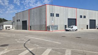Rent Industrial building in Camí del renoc 15p. Nau industrial de 245 m² a girona nord · 7,64 m d’alçada · gran