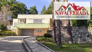 Casa en Navacerrada. Venta de chalet independiente en navacerrada con 5 dormitorios,
