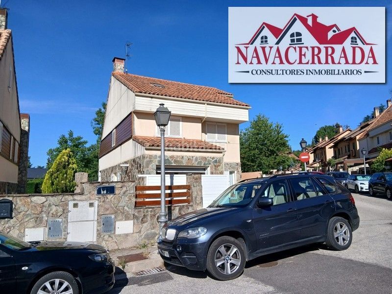 Foto fe927ae2-8919-4337-a8a7-44d1d4a25059. Casa amb calefacció aparcament piscina a Navacerrada
