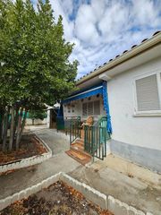 Xalet a Ventas de Retamosa (Las). Chalet independiente en una sola planta – urbanización monte vie