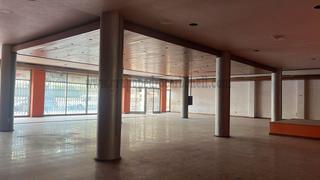 Local commercial à Centro. Elche - zona jesuitinas - venta / alquiler local comercial