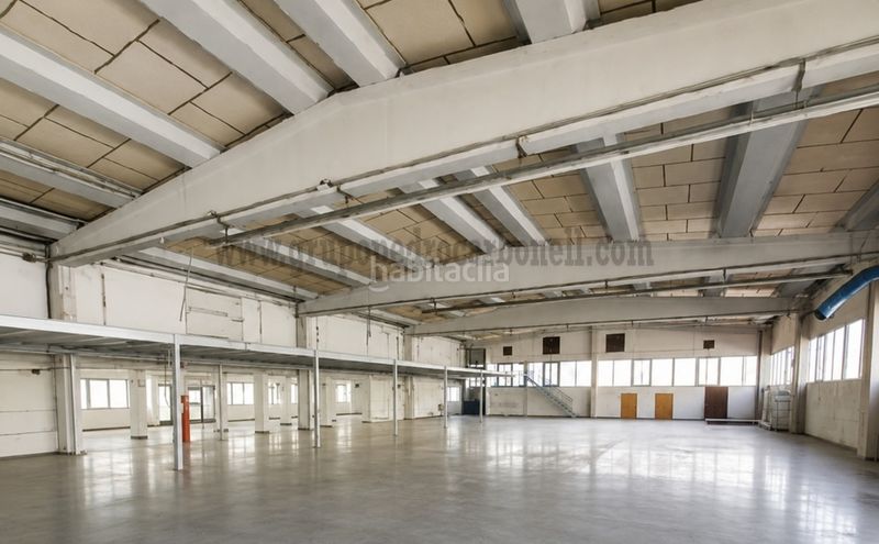Foto b6377806-a1a1-49ab-b81f-b194d56c3e2c. Location bâtiment à usage industriel dans Centro Elda