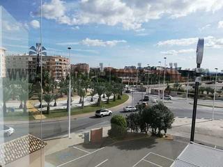 Rent Office space  Carrer jacarilla. Oficinas con mucha luz y excepcional ubicación