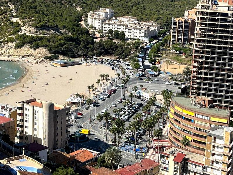 Foto 498e2d00-b3ba-489b-b698-9bdb02cf07b5. Àtic amb aparcament piscina a Playa Poniente Benidorm