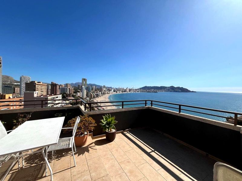 Foto fd9204e2-e12a-4e7a-8e3e-dcffe14c7660. Àtic amb aparcament piscina a Playa Poniente Benidorm