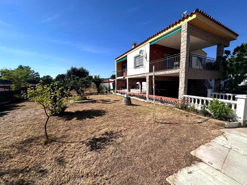 Foto 16c5a859-c539-40bf-b109-750e07775696. Casa amb aparcament a Borriol