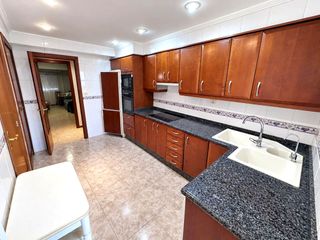 Appartamento in Parque RIbalta - Plaza de Toros. Amplio piso a la venta en castellón zona corte ingles